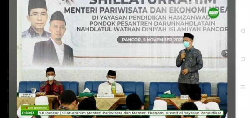 Menparekraf Ajak Santri Berani Berwirausaha dan Kuasai Teknologi