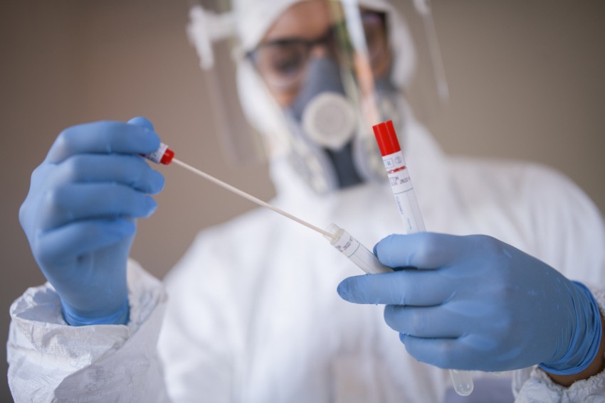 Pencegahan Lonjakan Covid-19 Bukan dengan Tes PCR tetapi Prokes