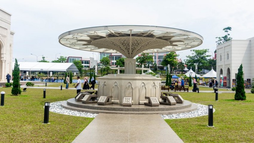 Bagaimana Cara Mengusap Kepala bagi Perempuan di Tempat Terbuka?