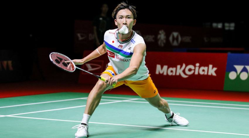 Terima Banyak Hadiah, Kento Momota Sebut Fans Indonesia Sangat Baik