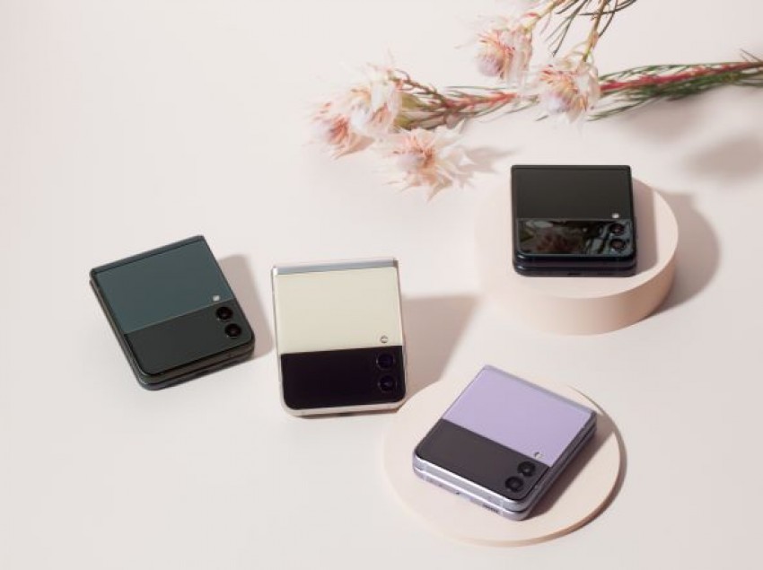 Saat Edgy Fashion Bertemu Teknologi Smartphone Masa Depan di JFW 2022