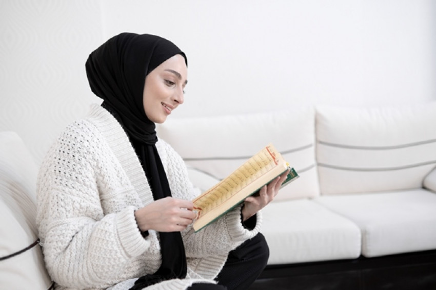 Tafsir Al Mujadilah Ayat 11: Keutamaan Muslim yang Berilmu
