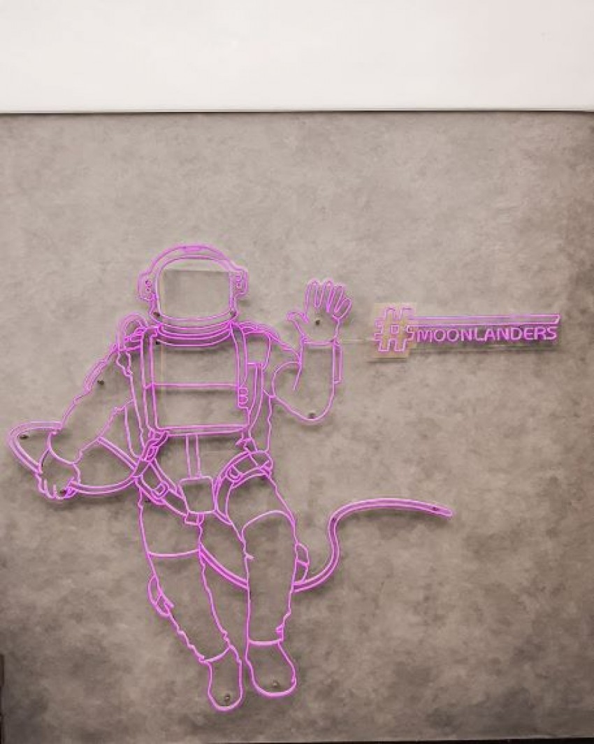 Hadir di Senopati, Restoran Ayam Korea dengan Konsep Luar Angkasa