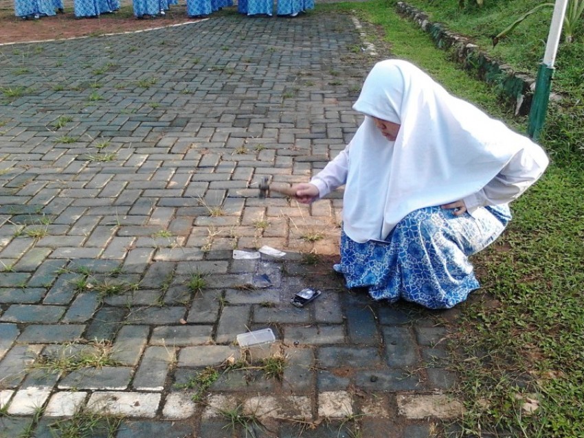 Hadapi Tantangan Dakwah Digital, Larangan Santri Bawa HP Perlu Dikaji Ulang