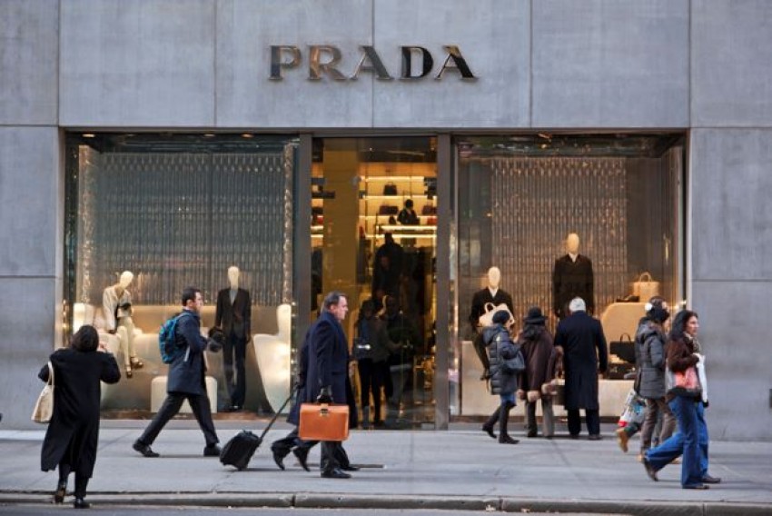 Prada Lirik Peluang Sektor Pakaian Bekas