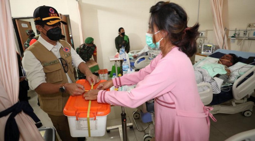 BNPB Serahkan Bantuan Logistik ke KorbanTerdampak Erupsi