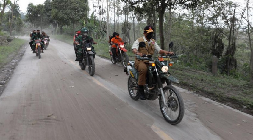 Tinjau Lokasi Bencana Gunung Semeru, Kepala BNPB: Waspada Erupsi Susulan