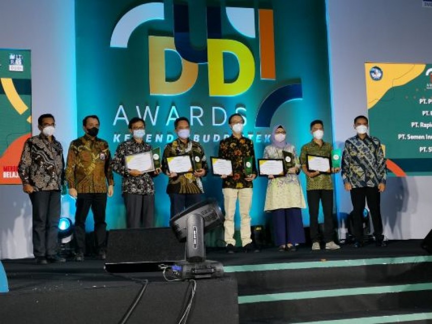 PLN Raih DUDI Awards 2021 dari Kemendikbudristek