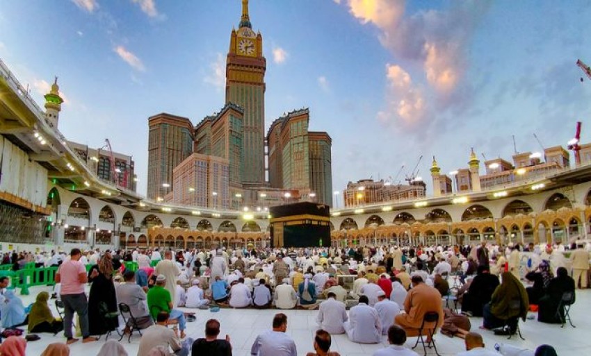 Bisa Jadi Referensi, Ini 7 Travel Umrah dan Haji Milik Artis dan Ustadz