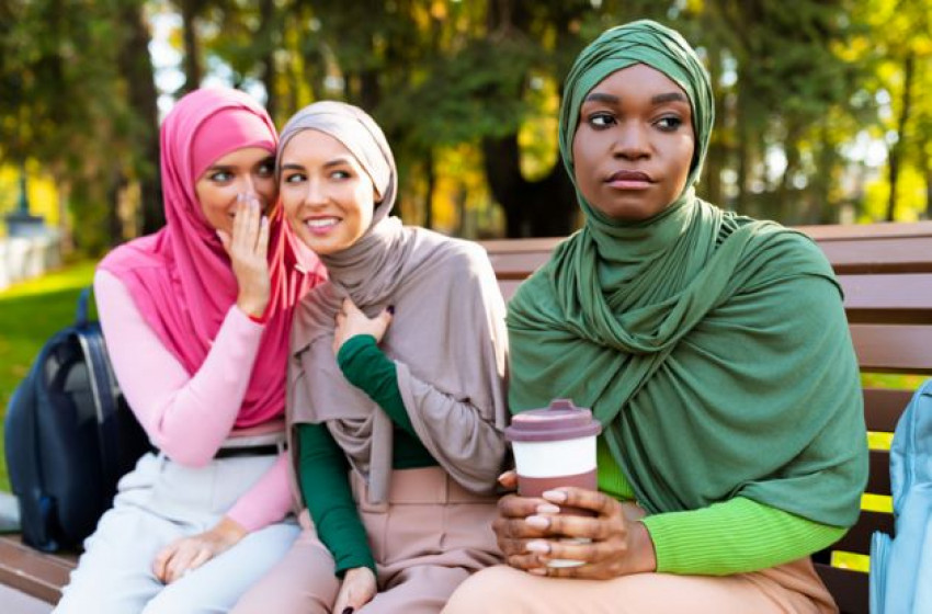 Larangan Berkumpul dengan Kaum yang Olok-olok Agama Islam