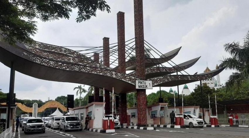Libur Nataru Taman Rekreasi Ragunan dan TMII Dipadati Wisatawan