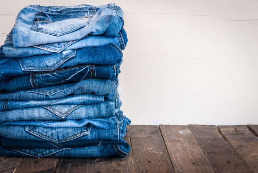 7 Padu Padan Hijab dan Jeans untuk Anda yang Ingin Tampil Muda