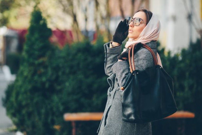 Outfit Kantor untuk Hijaber Tampil Elegan dan Trendy