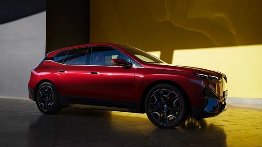 BMW Demonstrasikan Teknologi Ubah Warna Mobil di CES 2022