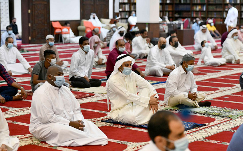 Kuwait Terapkan Pembatasan Fisik untuk Acara Massal dan Masjid