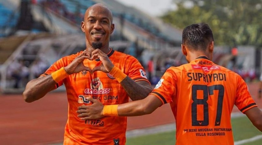 Dipaksa Tampil, Striker Persiraja Paulo Henrique Kembali Cedera