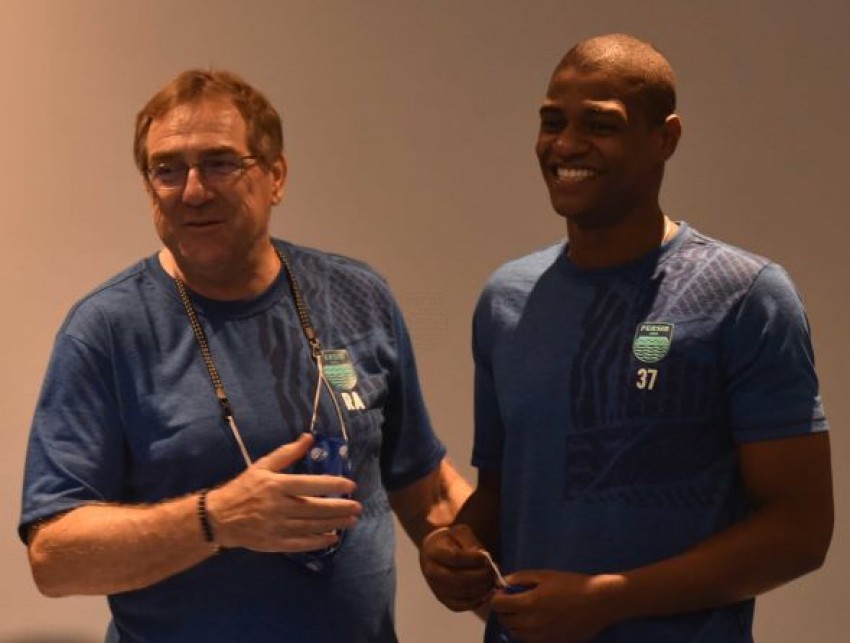 Pelatih Persib Komentari Duo Penyerang Brasil Usai Kalahkan Persita