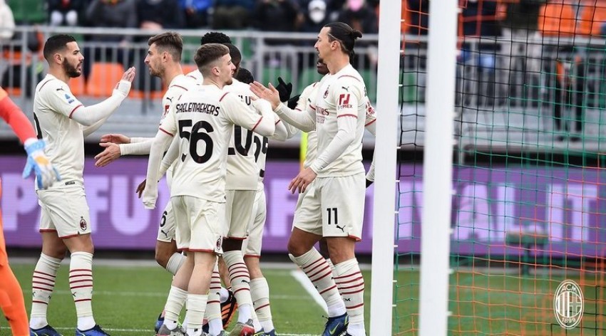 Menang 3-0 atas Venezia, AC Milan Geser Inter di Puncak Klasemen