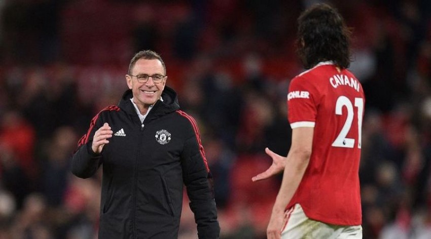 Ralf Rangnick Pastikan Edinson Cavani Bertahan di MU