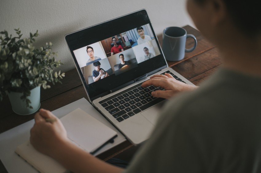 8 Etika Meeting Online yang Wajib Dipenuhi Siapapun
