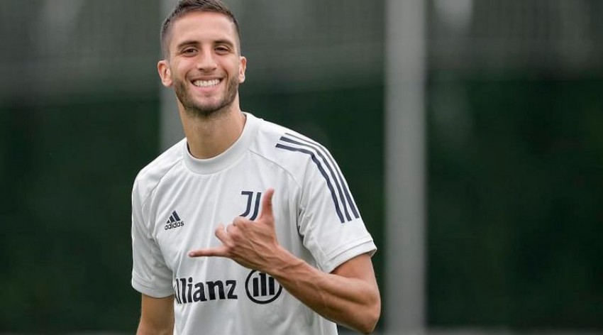 Cari Gelandang Baru, Aston Villa Dekati Pemain Juventus Ini