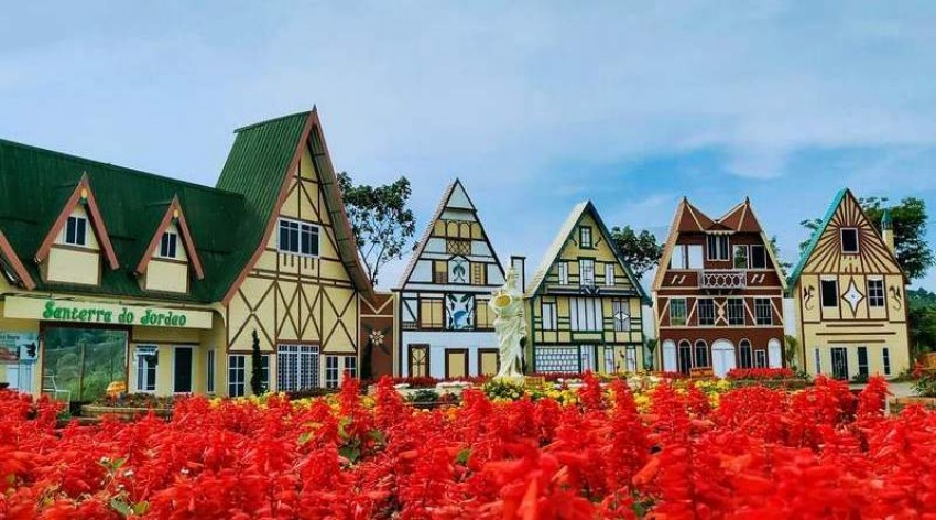 Florawisata San Terra, Wisata Instagramable Bertabur Bunga di Malang