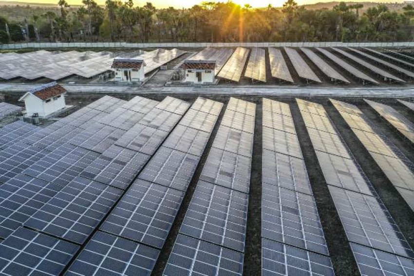 PLN Konversi 250 MW Pembangkit Diesel ke Surya di 2022