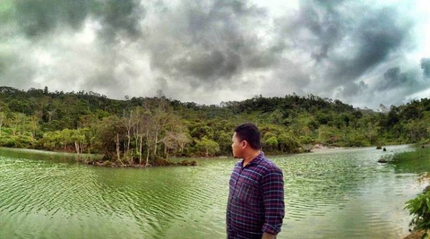 Menikmati Hijau Air Danau Ulubelu Sembari Berendam Air Panas