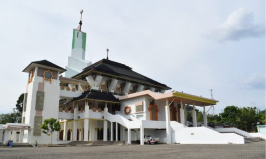 10 Masjid Ini Jadi Latar Mesut Ozil Berdoa, Termasuk di Indonesia