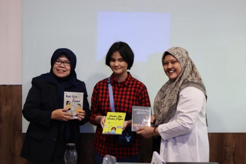 Kreativitas Mahasiswi Difabel Netra Unair Hasilkan 3 Novel