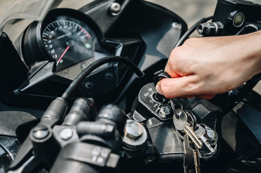 Bagaimana Hukum Beli Motor Bodong?