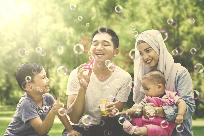 Gus Baha: Memanjakan Anak itu Sunnah