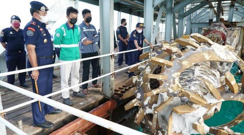 Temukan Pelanggaran, KKP Setop Operasi Kapal Penambang Pasir di Perairan Bangka