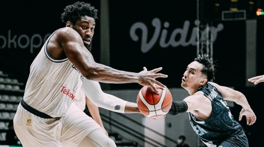 Bumi Borneo Sukses Kalahkan Evos Thunder 65-61