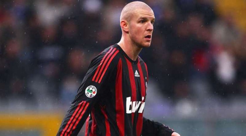 Tak Hanya Seedorf, Eks Pemain Milan Ini juga Mualaf