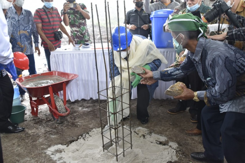 Wakil Ketua MPR RILetakan Batu PertamaPembangunan Ponpes NU Kalteng