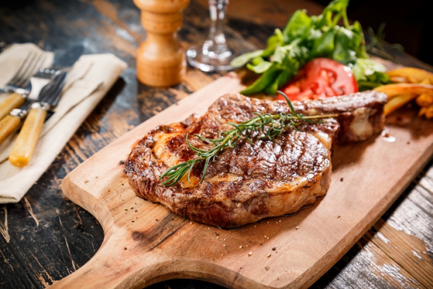 Muhadkly Acho Pilih Rib Eye karena Teksturnya Lembut dan Halus