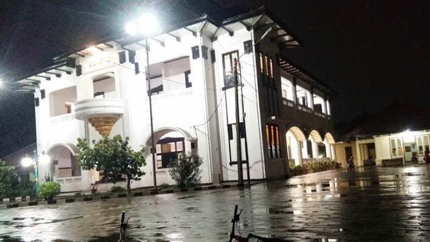 Gedung Juang di Sore Hari, Wisata Museum sambil Jajan Kaki Lima