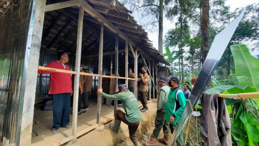 HUT ke-61, Perhutani Bedah Rumah Tenaga Penyadap Getah Pinus