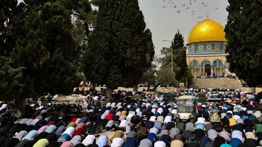 Shalat Jumat Pertama Ramadhan, Umat Muslim Padati Masjid Al-Aqsa