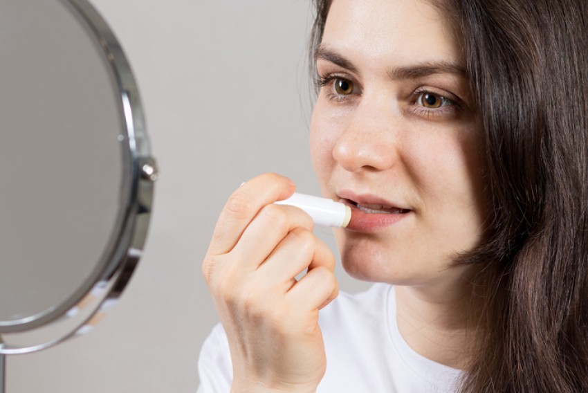 Menggunakan Pelembab Bibir saat Berpuasa, Bolehkah?