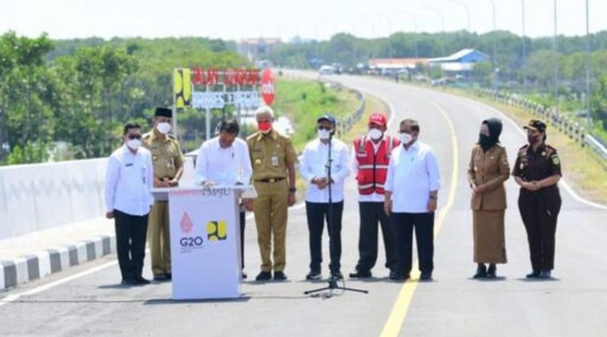 Perlancar Arus Mudik, Jokowi Resmikan Jalan Lingkar Brebes-Tegal