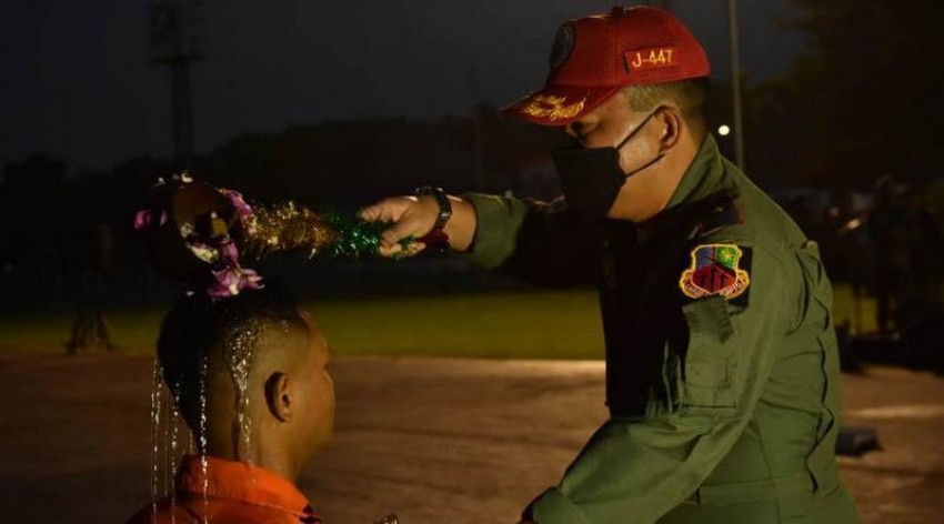 43 Calon Penerbang dan Navigator Ikuti Tradisi Penyematan Brevet di Lanud Adisutjipto