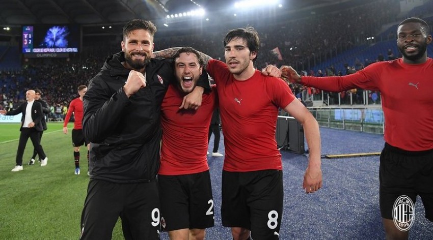 Hempaskan Lazio 2-1, AC Milan Rebut Puncak Klasemen dari Inter