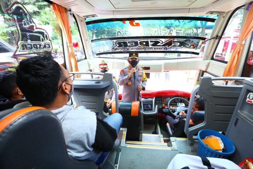 Kapolri Lepas Mudik Gratis 220 Bus dengan 11.300 Penumpang