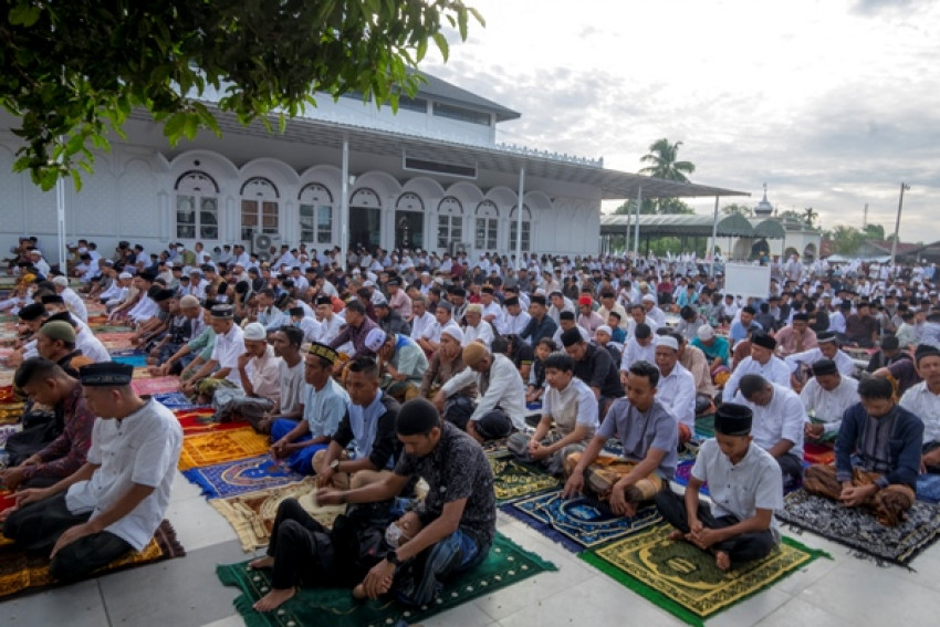 Dasar Hukum Shalat Id, Ini Alasannya Dikerjakan di Lapangan