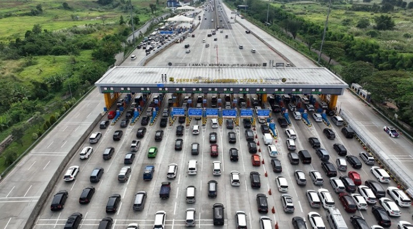Arus Balik H4 Lebaran Cetak Rekor Tertinggi di Jalan Tol