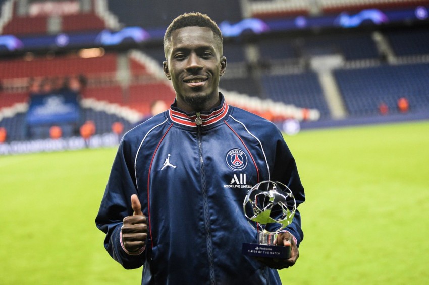Idrissa Gueye Tolak Kampanye LGBT di Lapangan Hijau Meski Dikecam Publik Prancis