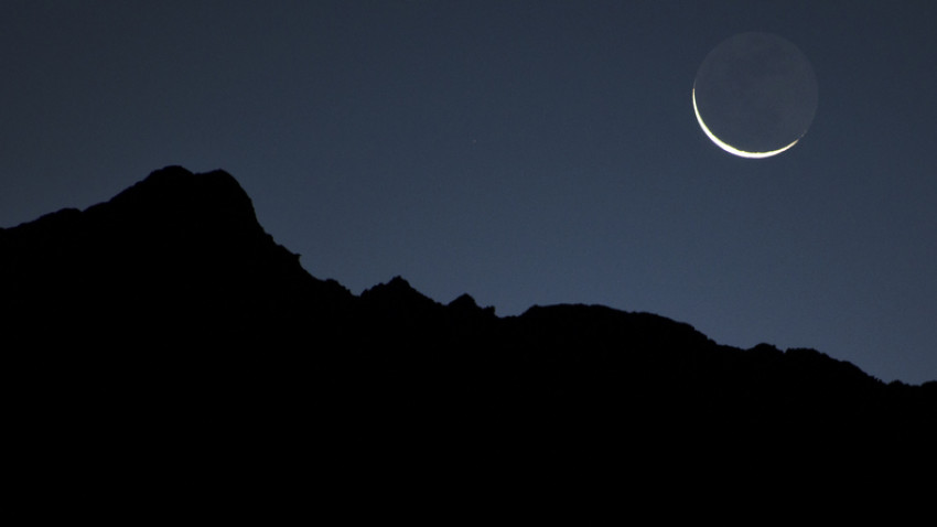 Fenomena Bulan Hitam, Masyarakat Bisa Melihatnya Siang Hari Ini