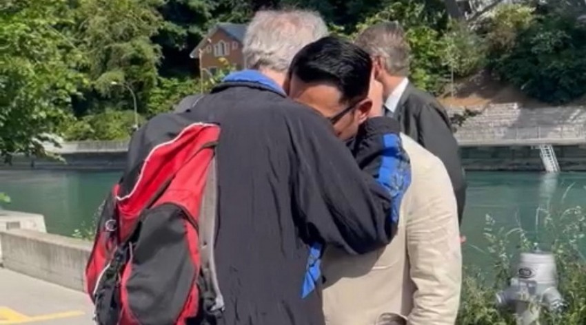 Pelukan Warga Bern Kuatkan Ridwan Kamil Cari Keberadaan Eril